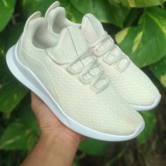 Nike  Viale Women Light Cream
