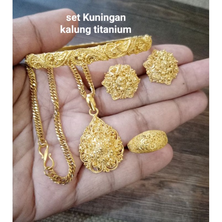 set Kuningan kalung titanium
