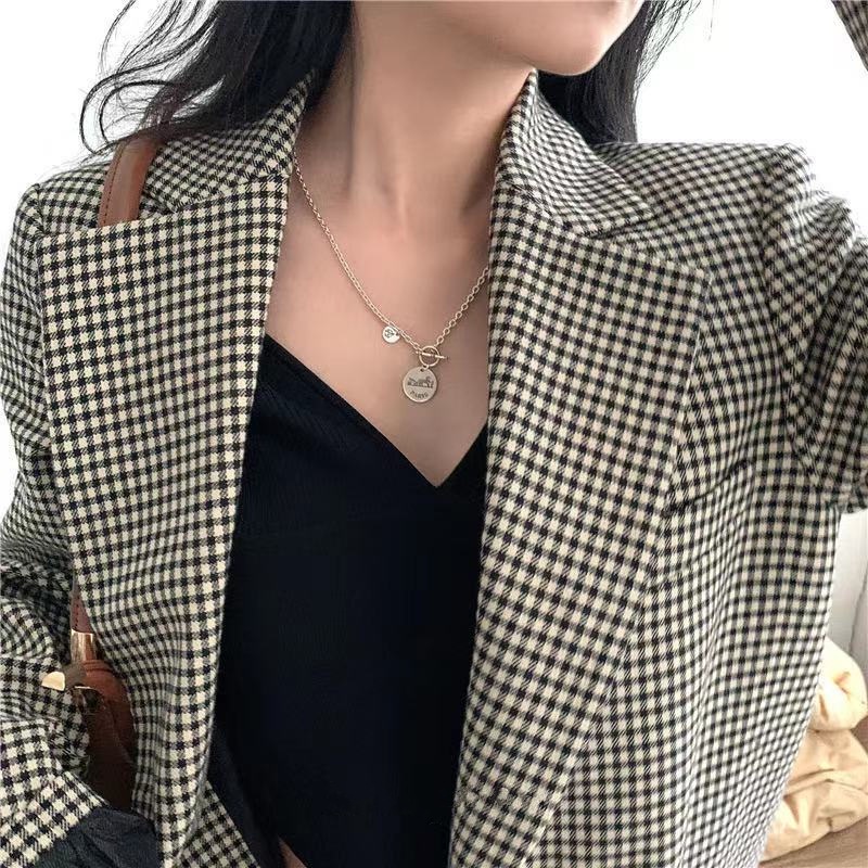 Kalung Rantai Klavikula Pendek Dengan Liontin Bulat Motif Tulisan Gaya Korea Untuk Wanita