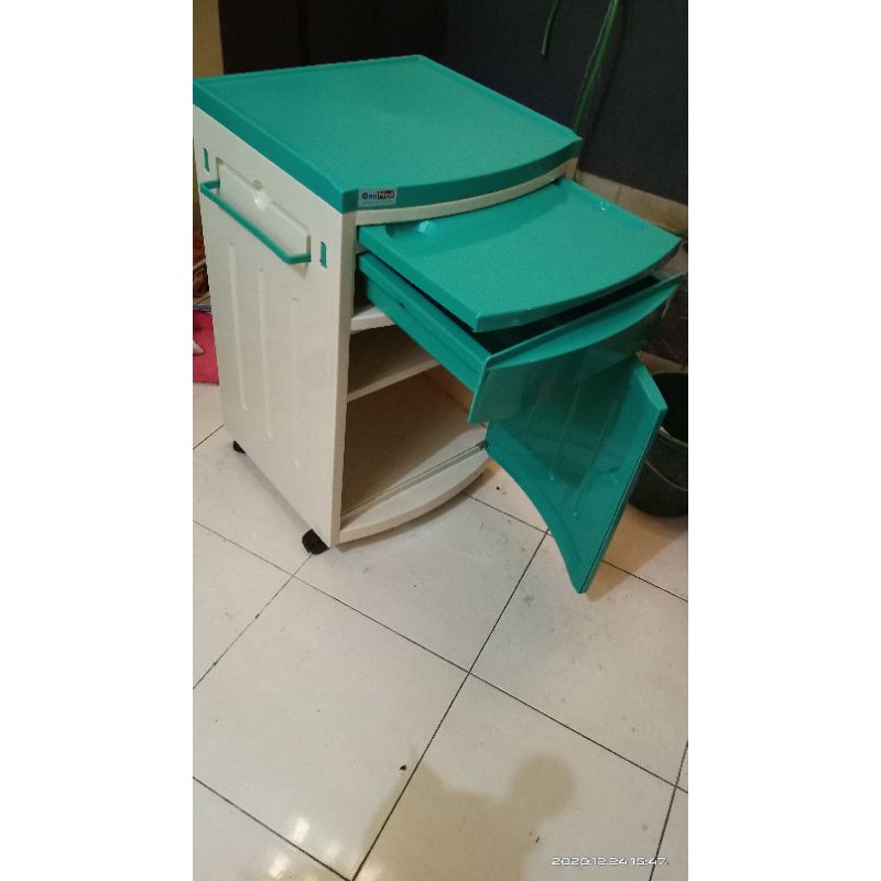 Bedsite Cabinet Onemed Lemari Rumah sakit