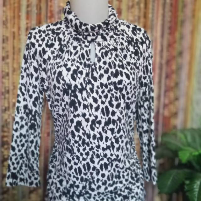 Atasan motif macan