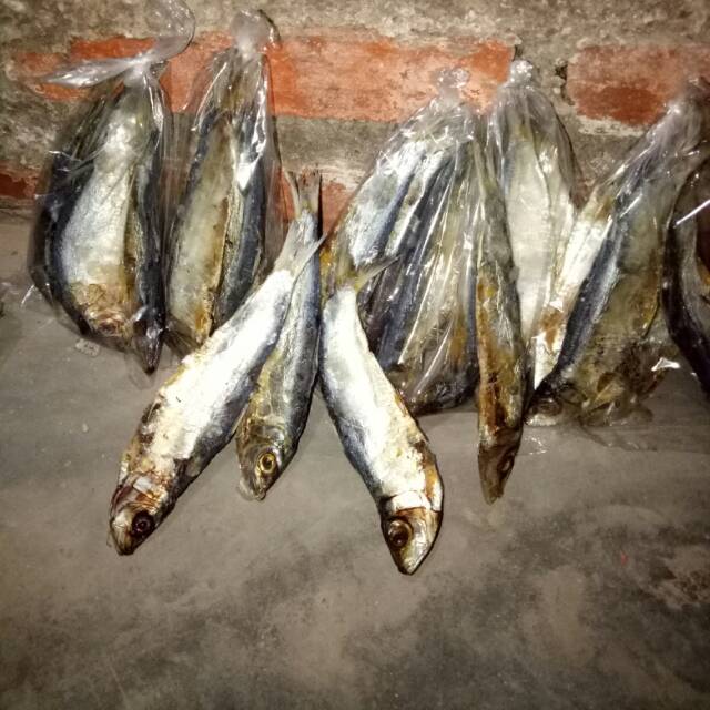 

Ikan asin krismon atau lemuru gurih