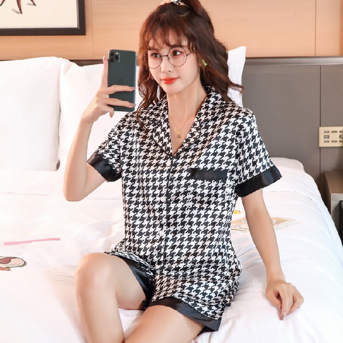 Lovera Baju Tidur Wanita Dewasa Model Kemeja Bahan Satin HP Lengan Pendek Celana Pendek Import High Quality Sleepwear-Hitam Putih