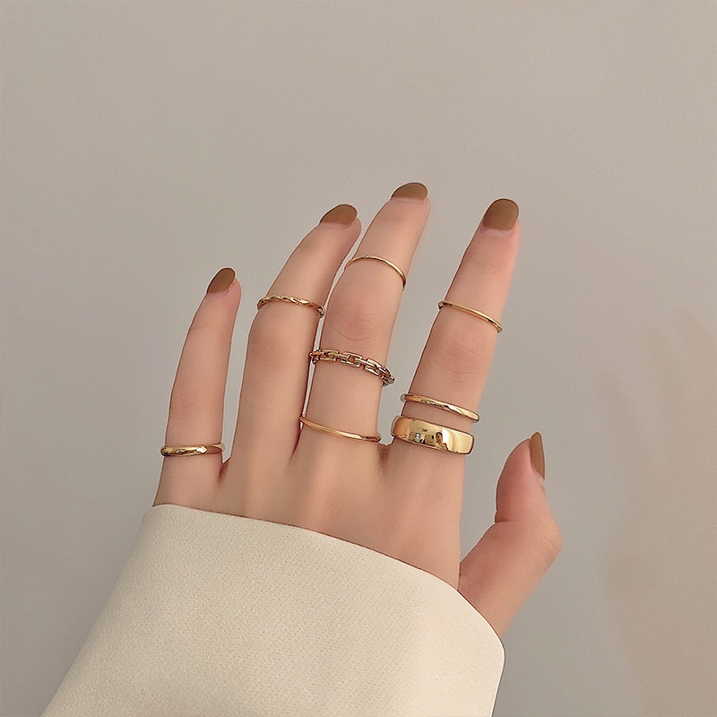 YEEZII 7pcs / Set Cincin Simple Elegan Warna Gold / Silver Untuk Wanita