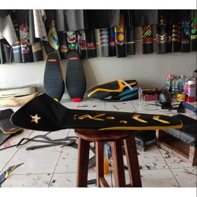 Jok Slim Vixion old variasi lobang playboy