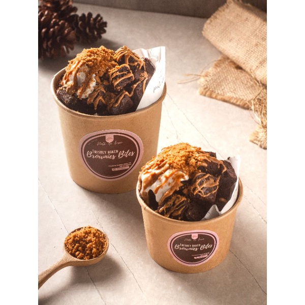 

Brownies Bites | Fudge brownies | Almond [pate de luxe]