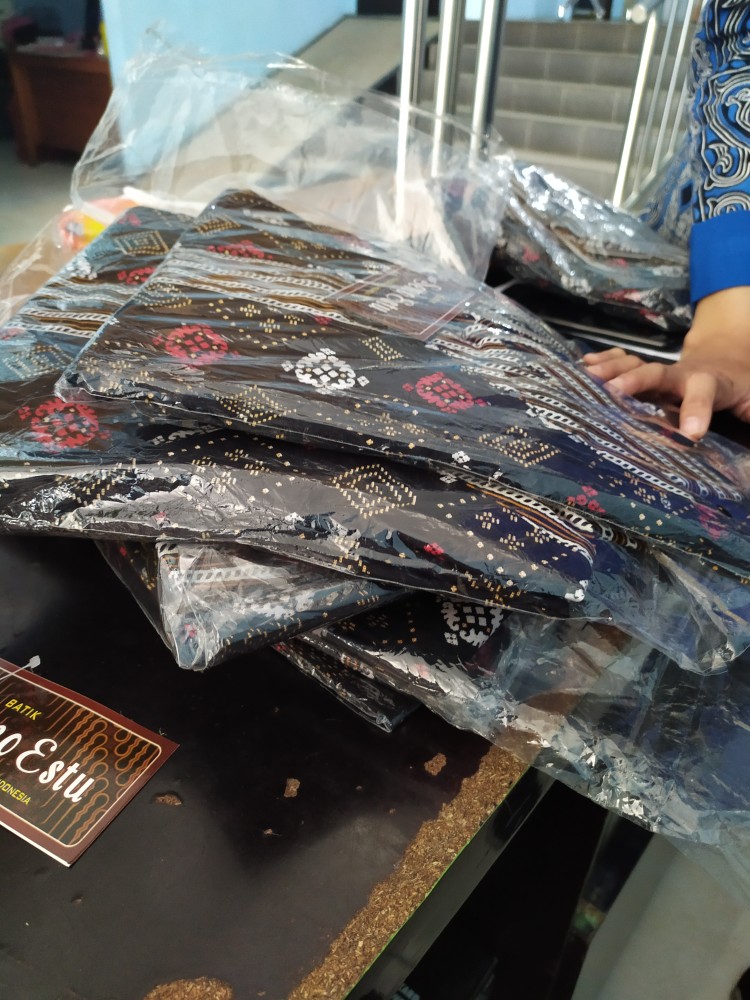 Atasan Batik Dolby Dolbi Dobby Doby Tenun Sutra Tulis Halus Katun Atbm Baron ,sarombit Atasan