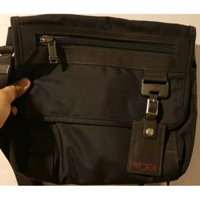 Tas Selempang Tumi Ori