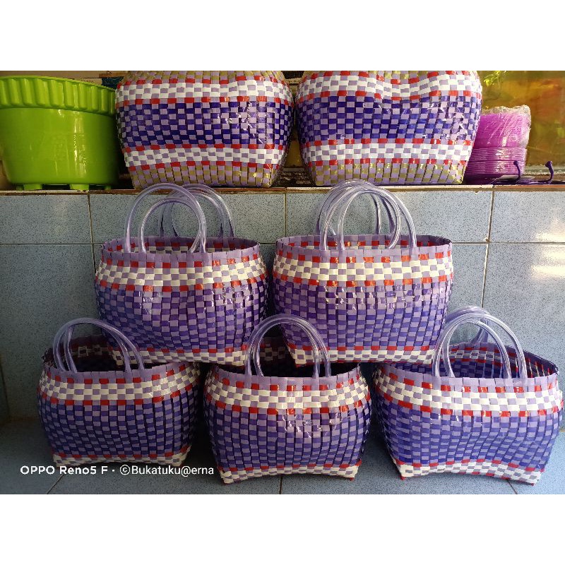UKURAN BESAR.Tas anyaman,tas belanja,tas jinjing Plastik kaca mengkilap ungu cantik.