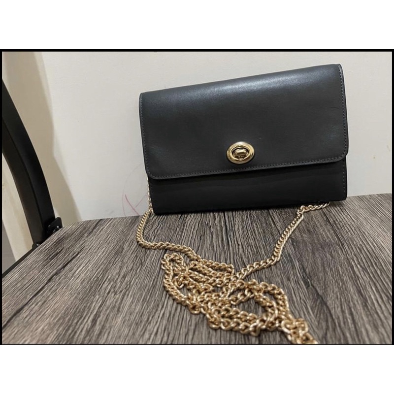 Preloved Coach Chain Sling Auth