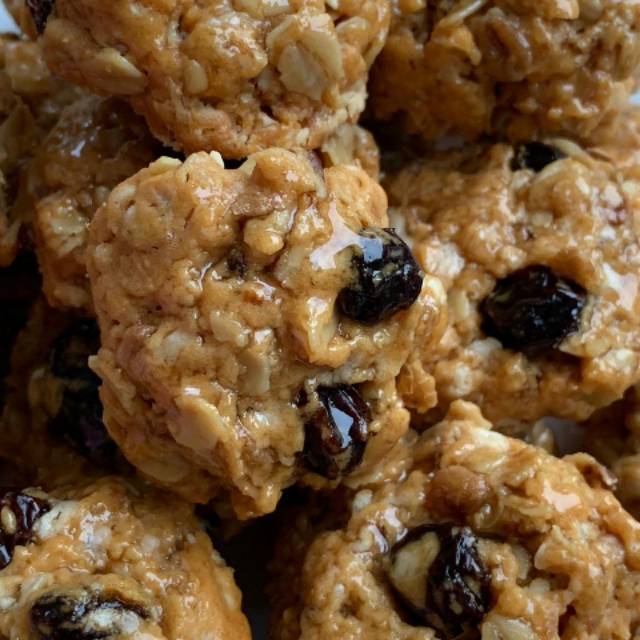 

Oatmeal Cookies Honey Walnut Kemasan Kecil 225gr (Kue Lebaran)