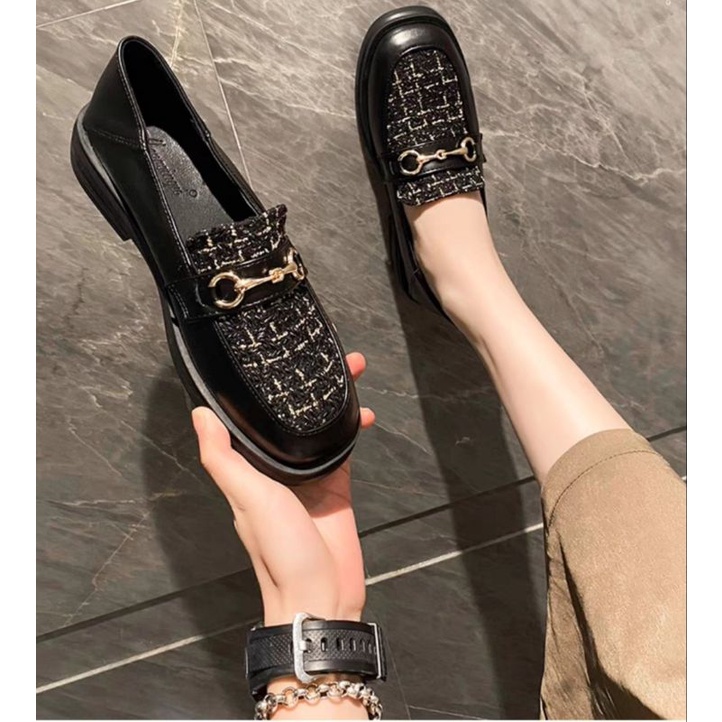 Sepatu Loafers Wanita Terbaru / Sepatu Wanita Docmart Viral / Sepatu Maryjane Kasual Kulit Hitam Flat Wanita/ sepatu Tantri / Bisa Cod