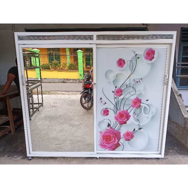 lemari pakaian kaca alumunium pintu geser