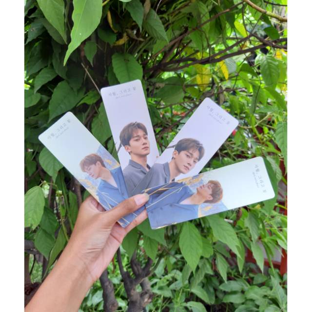 Pembatas Buku FROM CHEN ALBUM APRIL AND FLOWER