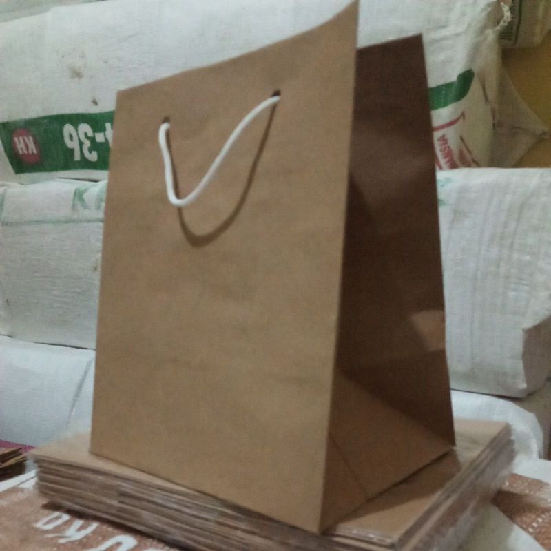

Paper bag polos paper bag coklat ukuran tas kertas hajatan 18*13*22/pxlxt