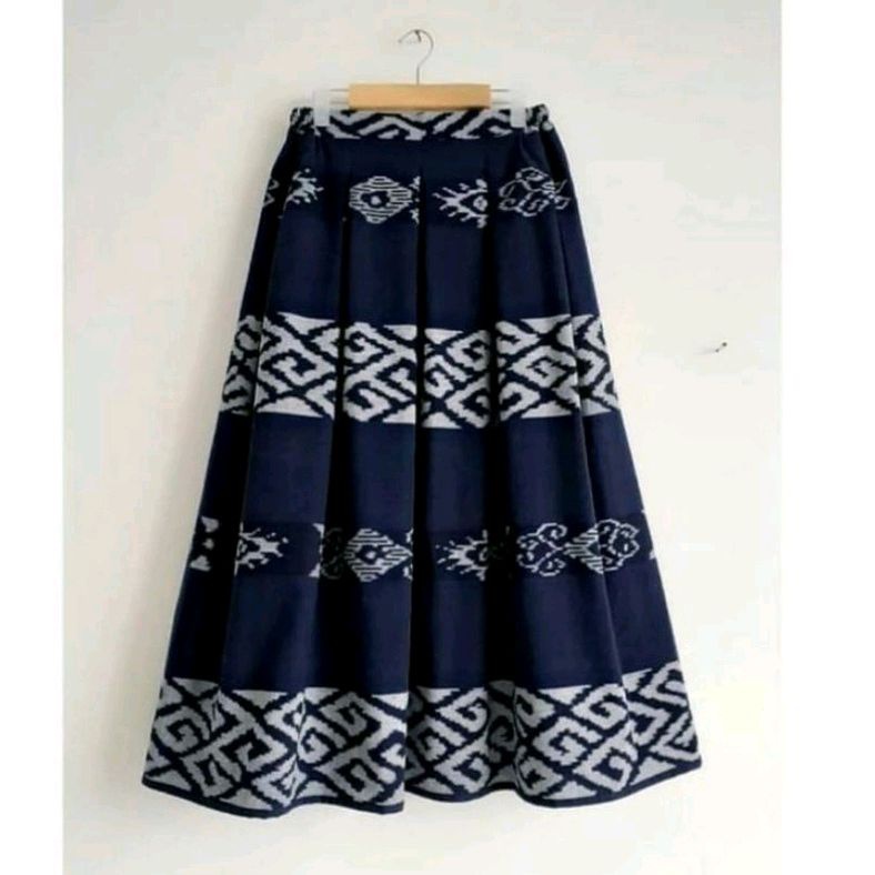 Rok Tenun Wanita Panjang