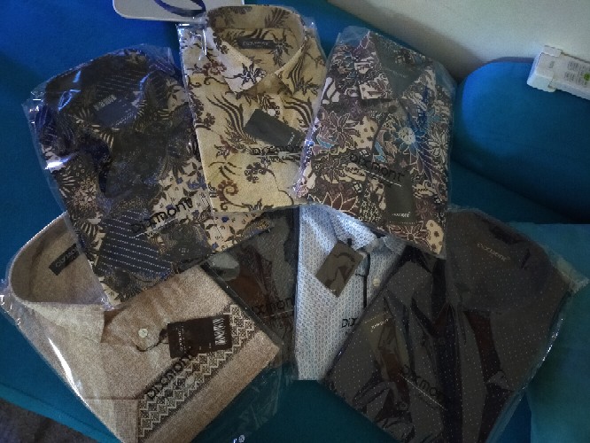 Kemeja Batik Pria Lengan Pendek Bs100 Katun Motif Modern Dixmont Semi Slimfit Premium