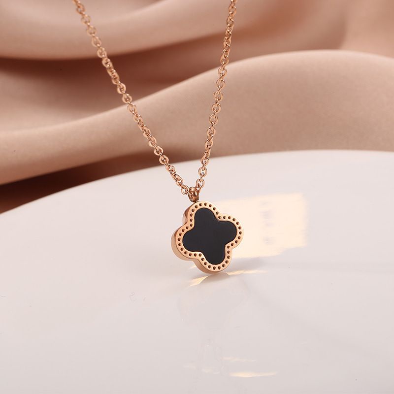 Kalung Wanita Bunga Clover Titanium Korea Anti Pudar Warna Liontin Bolak Balik Kombinasi Warna - ercassia