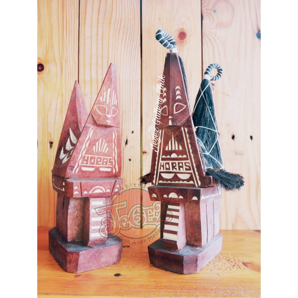 miniatur rumah adat batak oleh oleh medan kayu