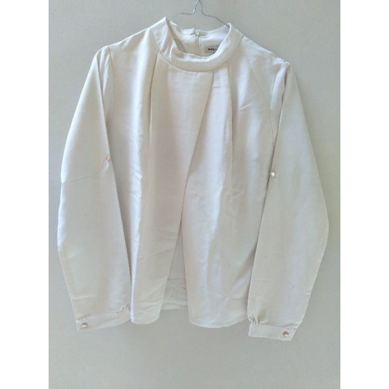 ATASAN / BLOUSE PUTIH ADA WOMAN PRELOVED