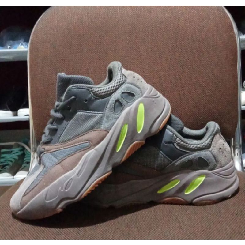 preloved sepatu Adidas Yeezy 700 Mauve