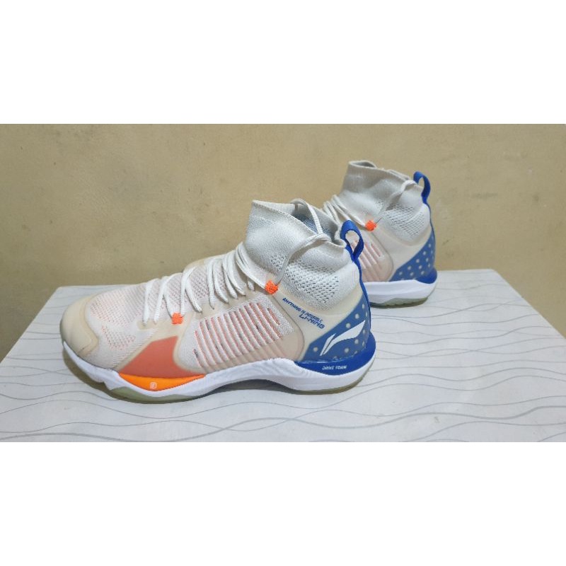 Sepatu Lining Dagger pounce white