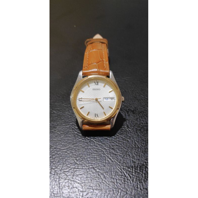 JAM TANGAN SEIKO TEKSTUR DIAL TWO TONE 7N43-6151