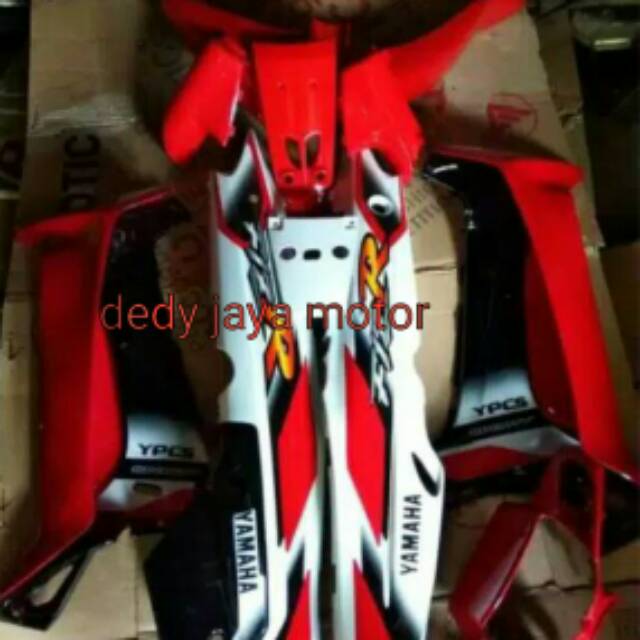Full body alus yamah F1ZR warna putih merah bersetrip