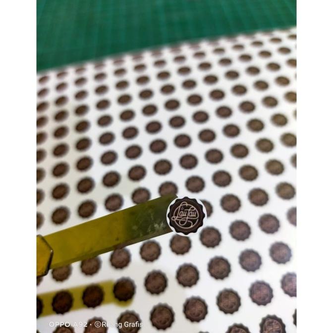 

STIKER LABEL VINYL / TRANSPARAN CUTTING UKURAN 1CM ruanggr4