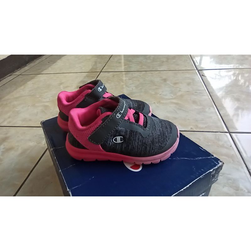 Sepatu anak preloved merk champion