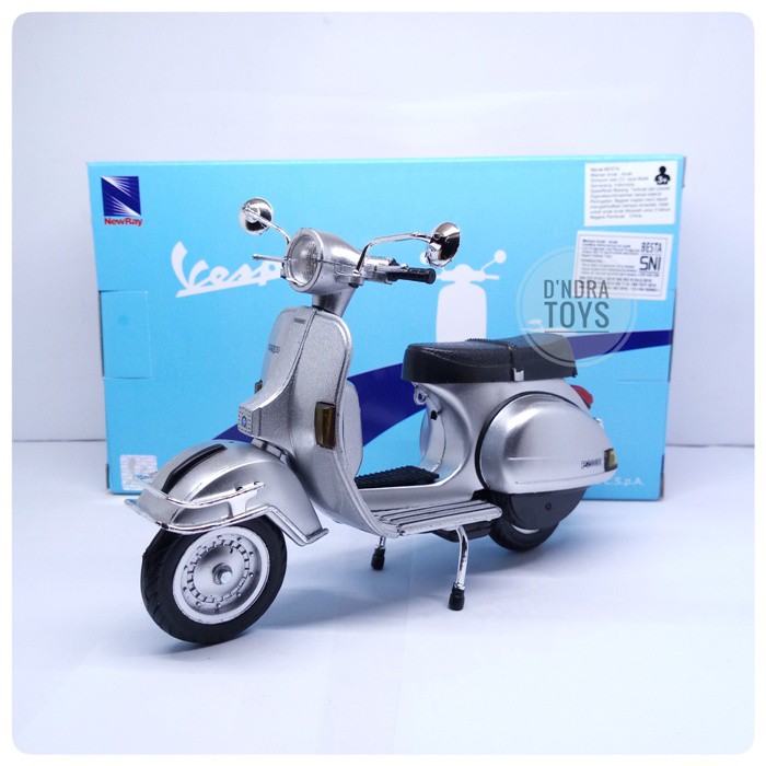 Diecast Miniatur Motor Vespa P200E Del Silver
