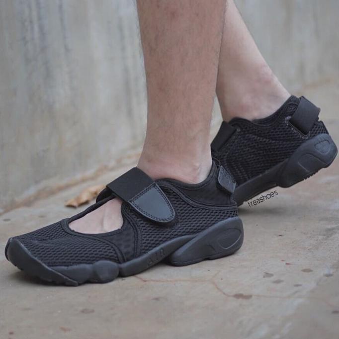 Sepatu Nike Air Rift Triple Black Premium Original / Sendal Nike
