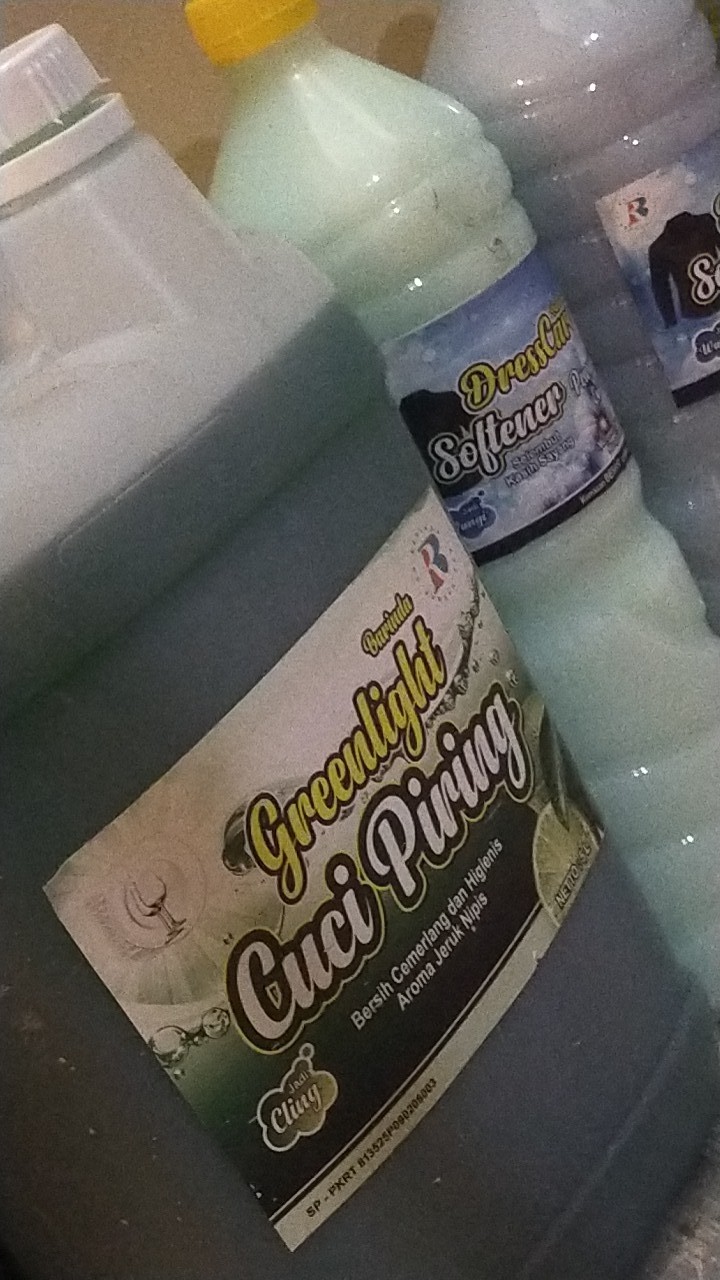 Sabun Cuci Piring Greenlight 5liter Kental Aroma Jeruk Nipis 5000ml