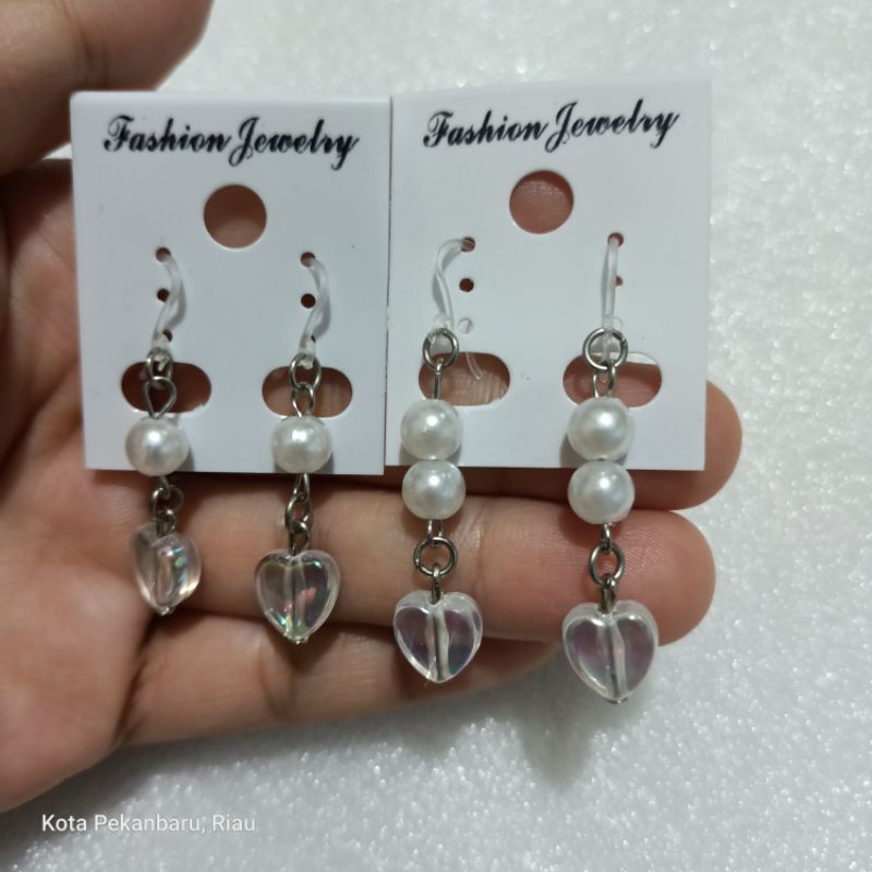 Anting Plastik Import/ Giwang Mutiara Mote Love Putih