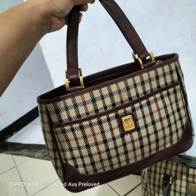 Tas Pesta Daks London