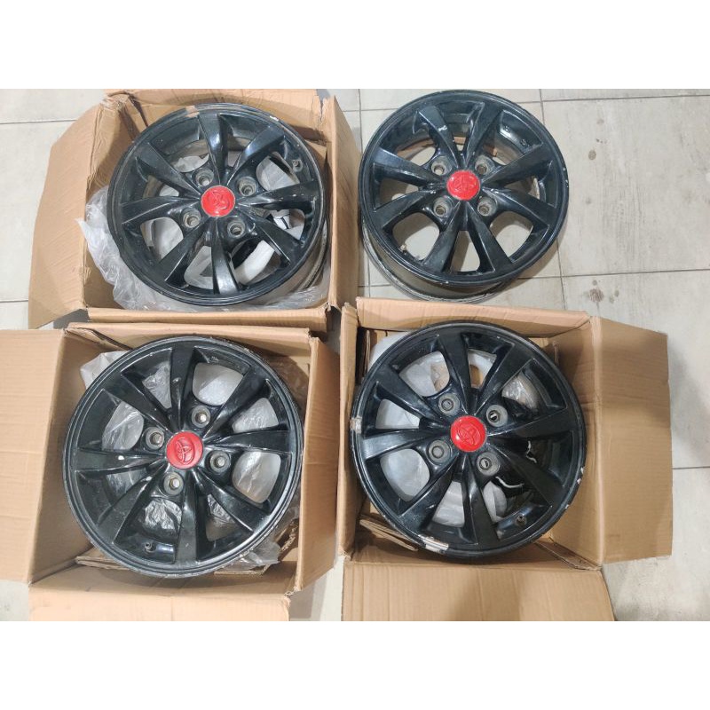 velg mobil second original avanza r14 pcd 4x114 warna hitam minus peang belakang
