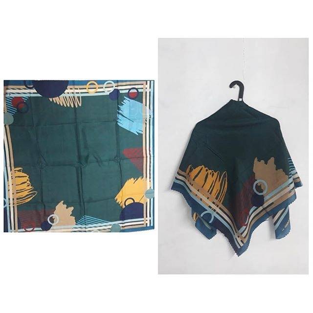 Hijab segi empat motif hijau tosca azara