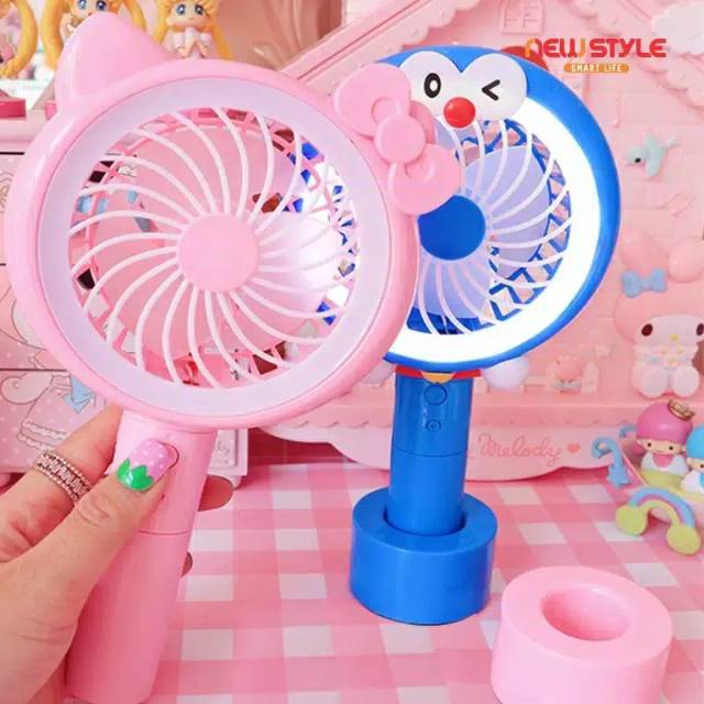 KIPAS ANGIN MINI FAN MOTIF KARAKTER + ADA LAMPU