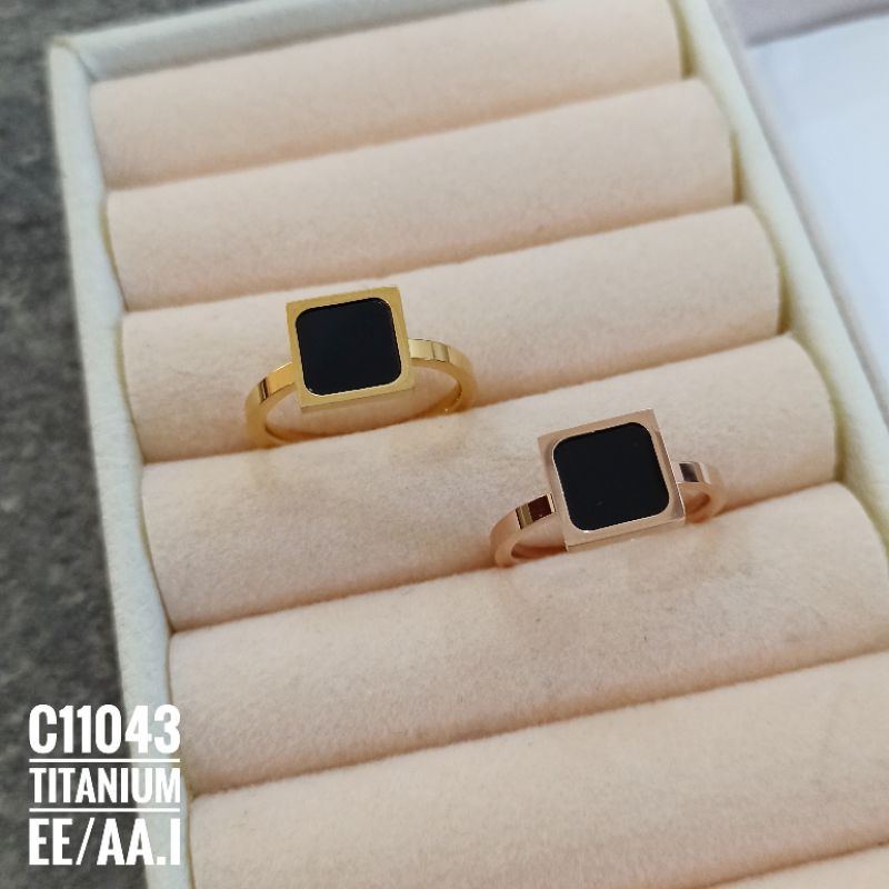 Cincin Titanium Persegi Hitam C11043