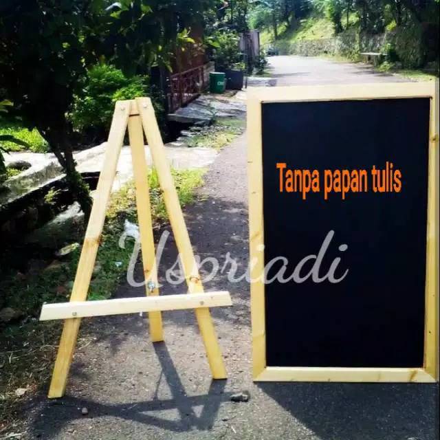 

STANDING TRIPOT 75CM KAYU KAKI PENYANGGA PAPAN TULIS KAPUR DEKORASI WEDDING PESTA CAFE PAPAN MENU