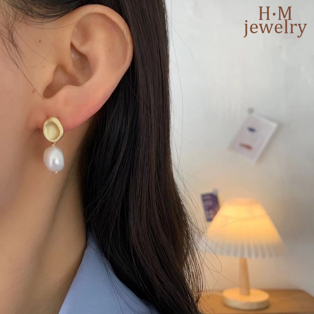 Anting Tusuk Asimetris Model Peri Dengan Mutiara Untuk Wanita