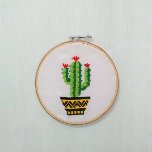 Hiasan Dinding Kaktus Sulam (Ami Crochet)