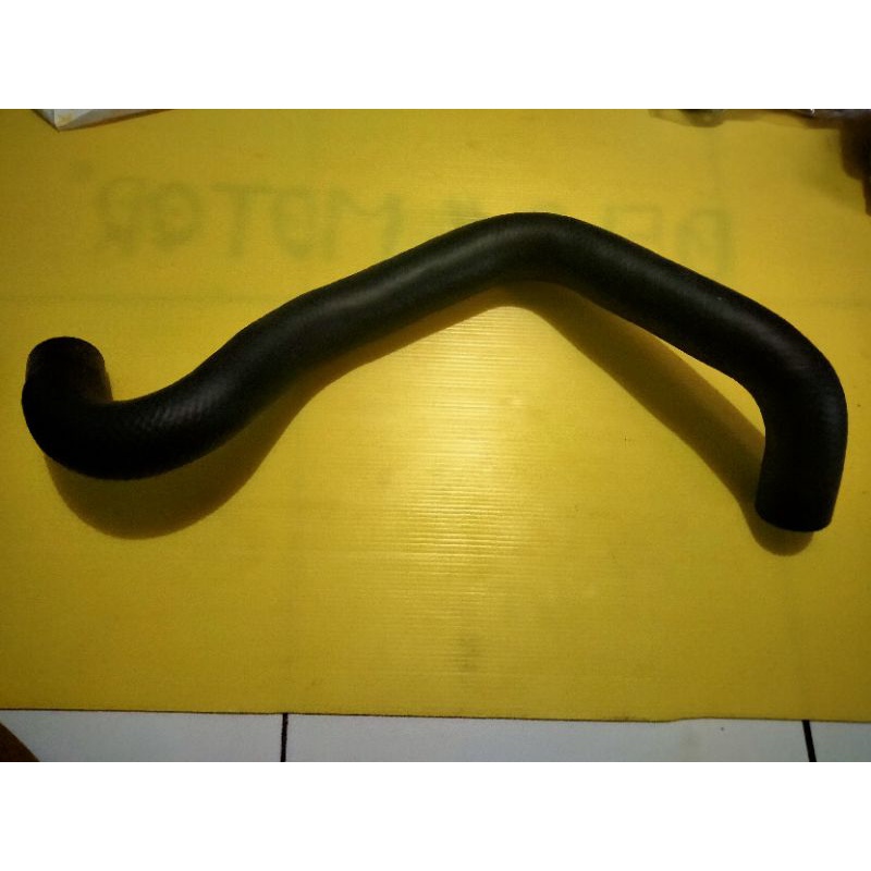 slang radiator bawah mobil Toyota Innova bensin ori