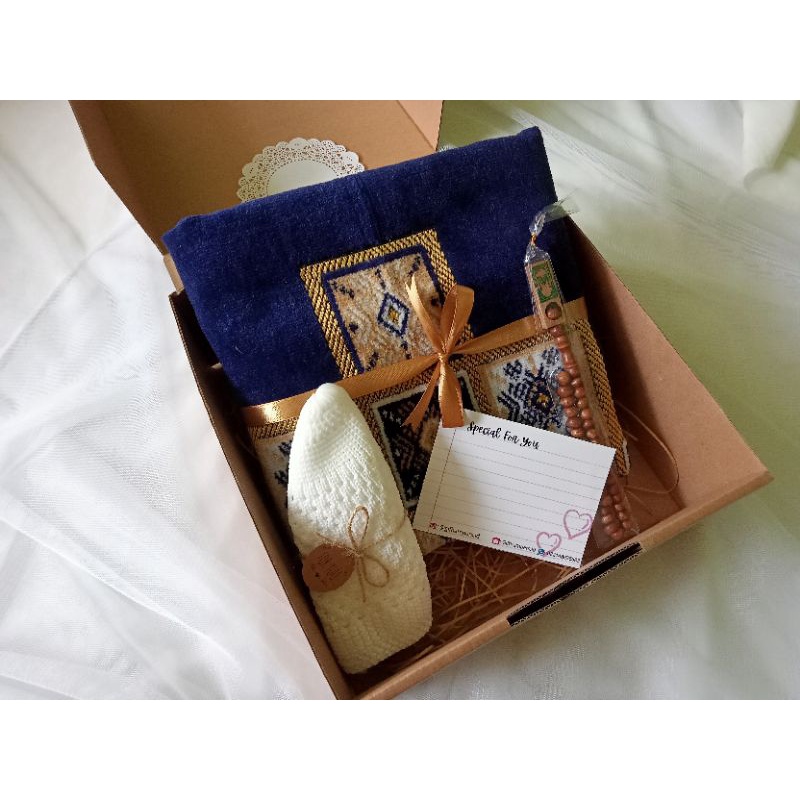 

Gift Hampers/Hampers Sejadah/Gift Box/ Hampers Sejadah Tebal Premium/ Hampers Lebaran/ Hampers idul Fitri