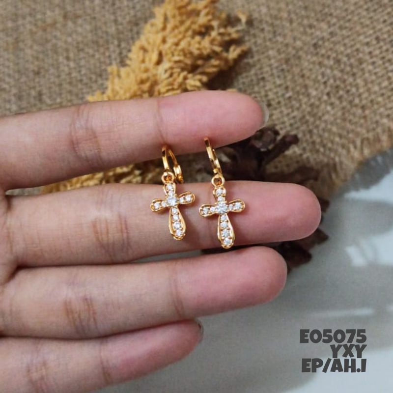 Anting Yaxiya Salib Full Zircon E05075