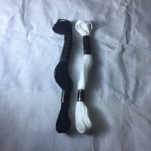 Benang Sulam Hitam Putih