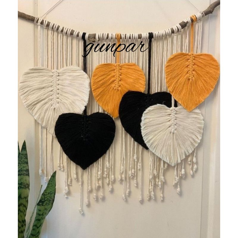 hiasan dinding macrame daun kombinasi warna.
