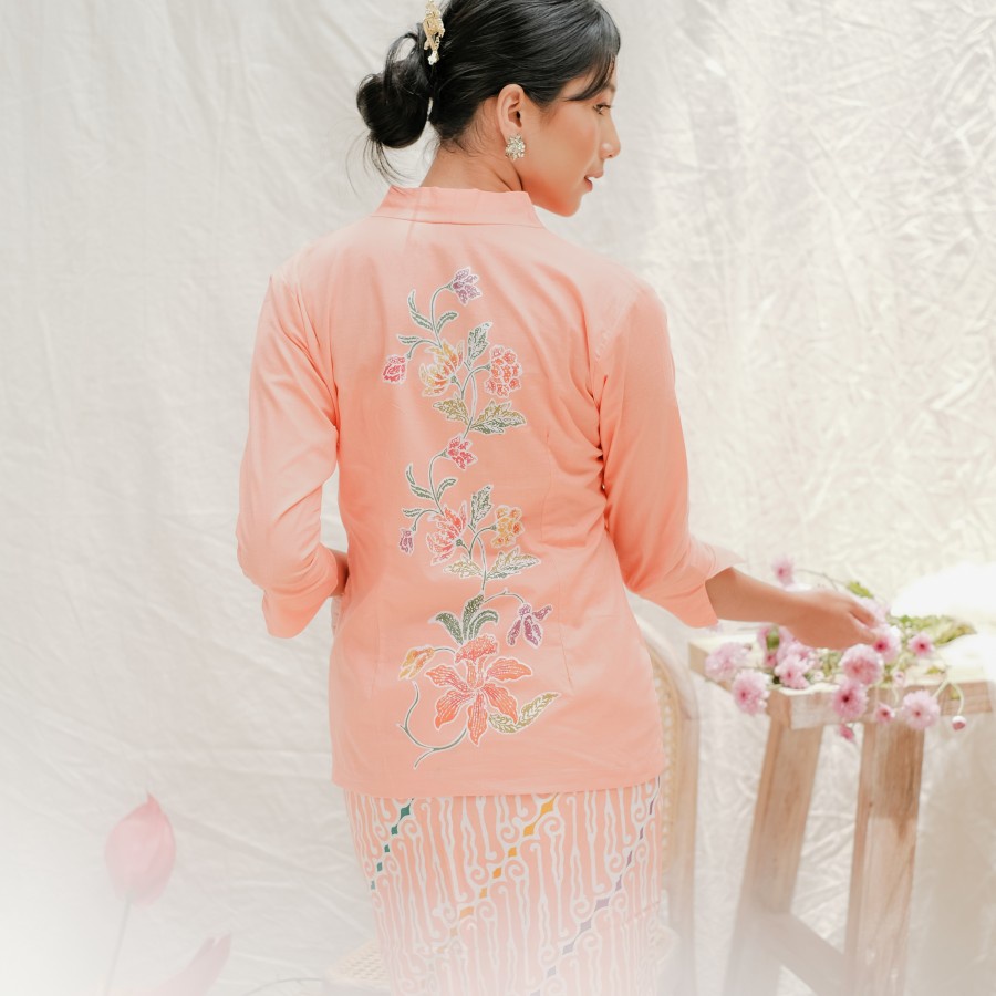 Kebaya Batik Encim Malia Lengan 7/8 Meradelima Katun Peach