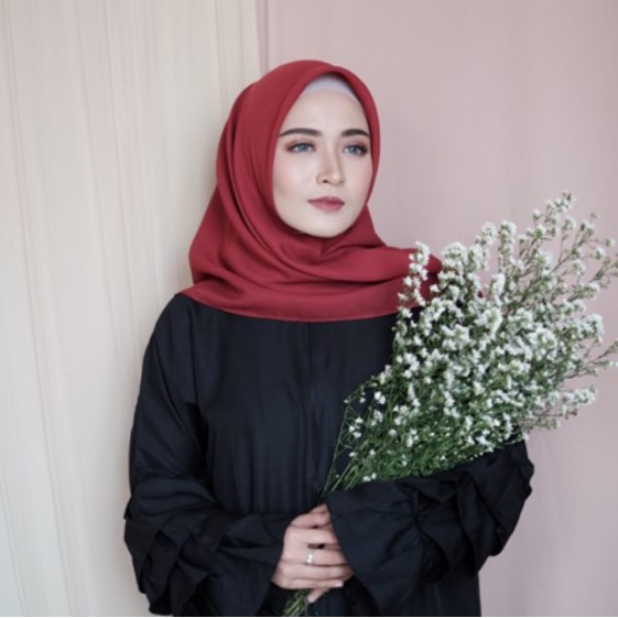 HIJAB SEGI EMPAT SATIN POLOS MOTIF MURAH SAUDIA RAWIS SQUARE FASHION WANITA DEWASA BERGO CERUT SYARI