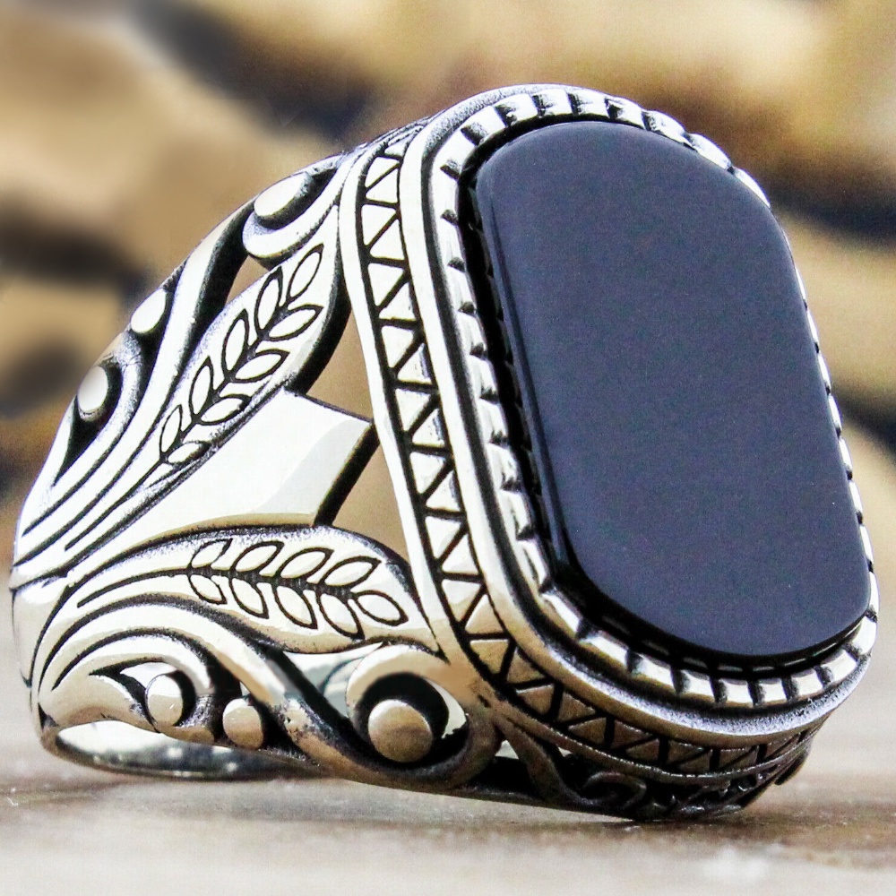 Cincin Vintage Motif Bunga Dengan Zircon Hitam Untuk Pria